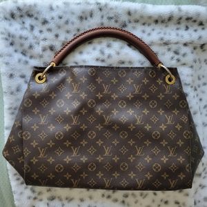 Louis Vuittan authentic Artsy Mm Monogram shoulder